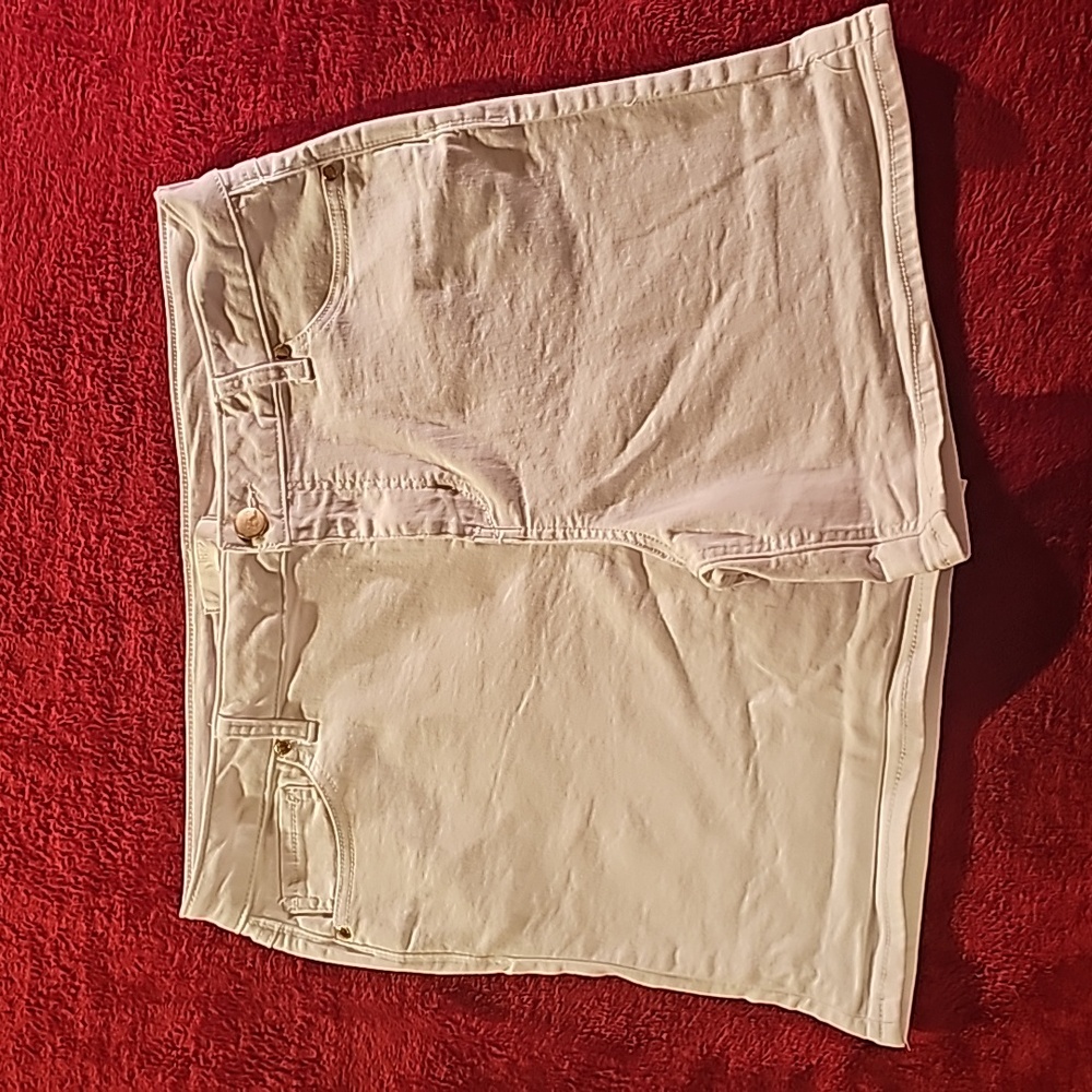 Woman's, 1822 denim jean shorts , size 16/33, all white . - Picture 10 of 11